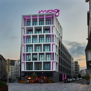 4* فندق Moxy Center
