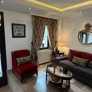 Otel Four Doors ***